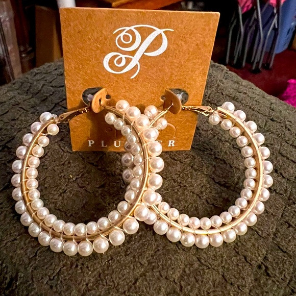 Plunder Design pearl hoop earrings NWT - Picture 2 of 3
